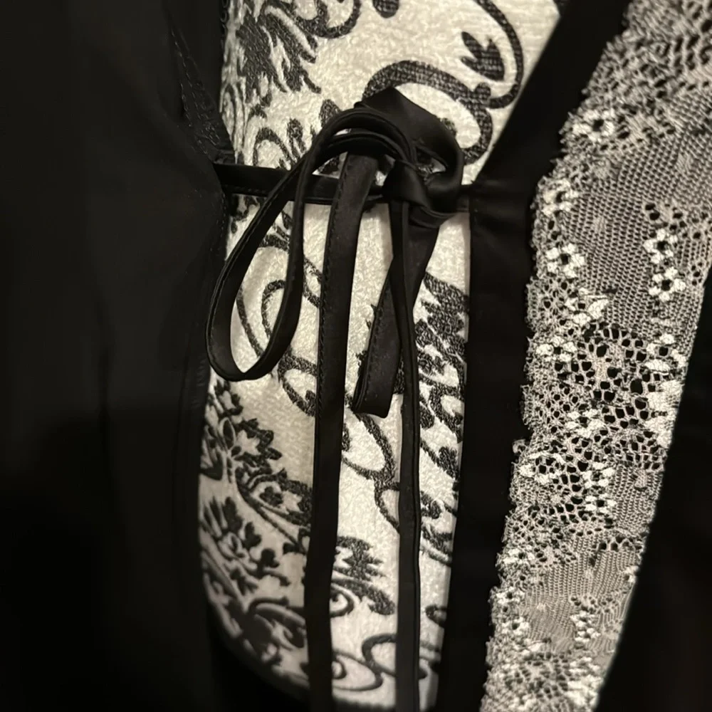 Flora Nikrooz Robe - Picture 6 of 11